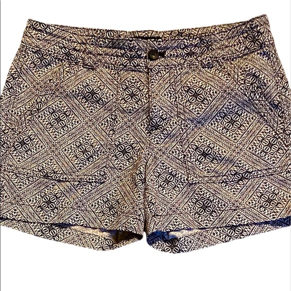 Banana Republic high waisted geometric, Aztec patterned shirts size 4. - Picture 4 of 8